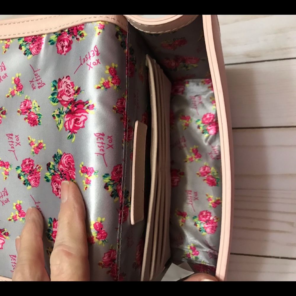 🌺 Betsey Johnson Pink lace-look  Crossbody Purse - Picture 4 of 5